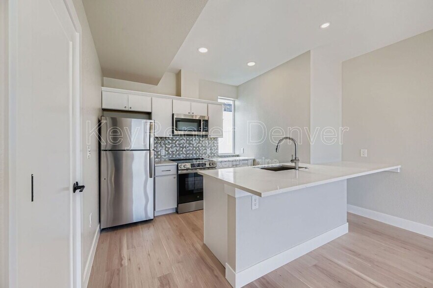 Primary Photo - 2208 S Albion St