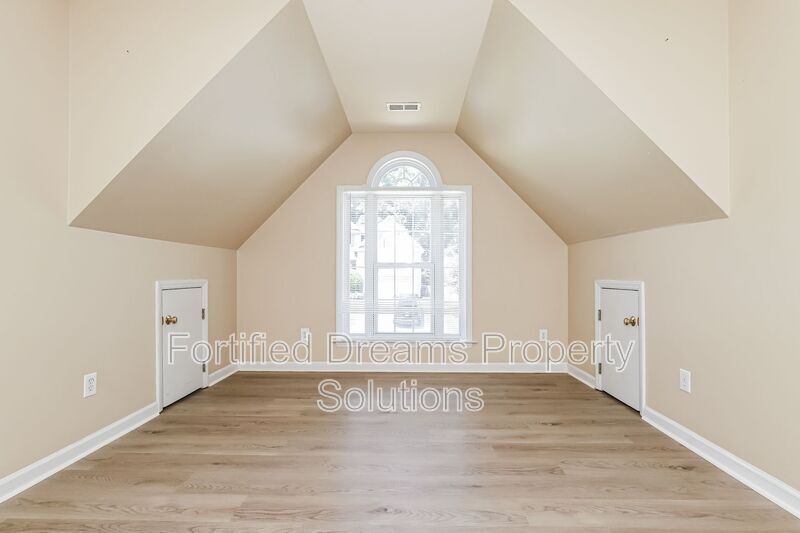 Building Photo - 8 Millpath Ln