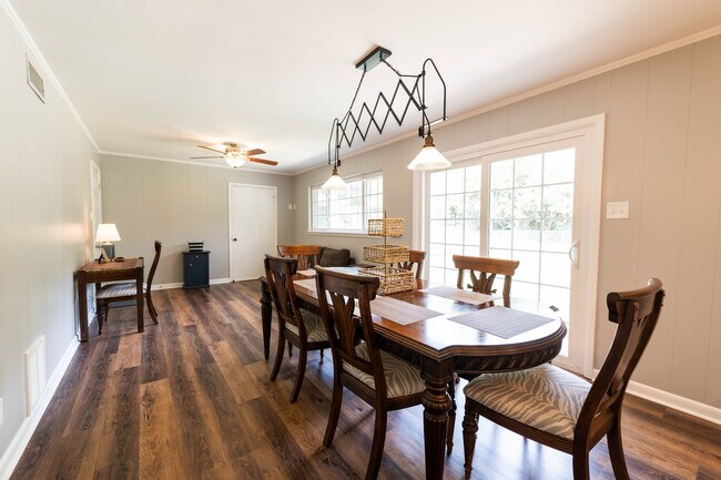 Building Photo - 6924 W Markham St