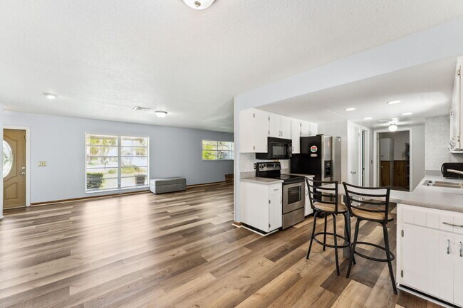 Building Photo - 4194 Honeysuckle Ave