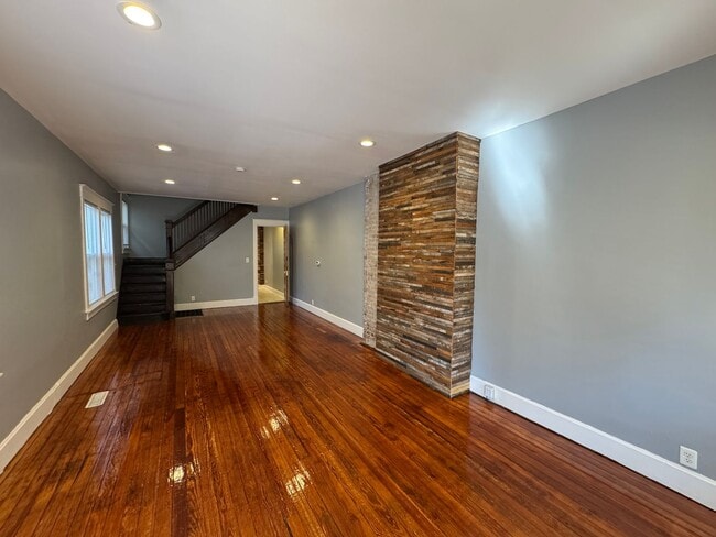 Building Photo - 1020-1022 S Randolph