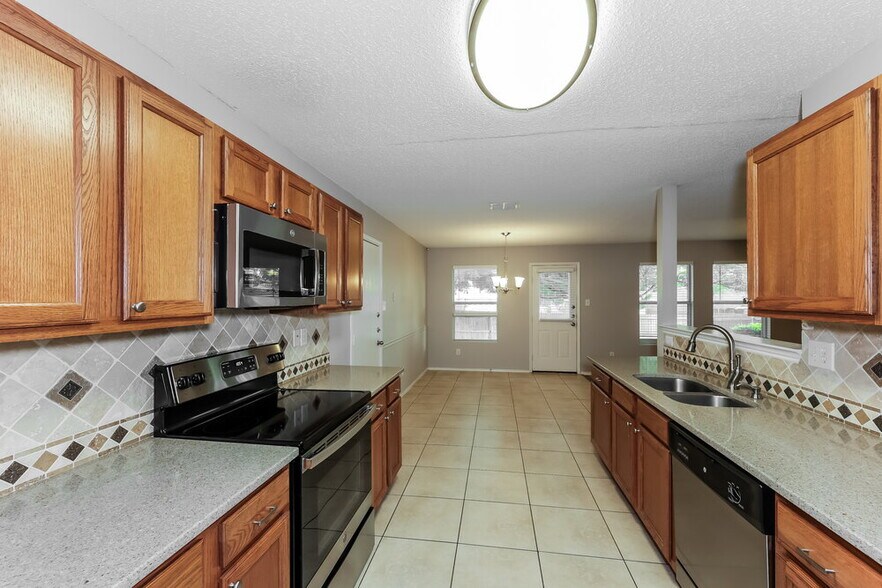 Building Photo - 1625 Creekridge Ct