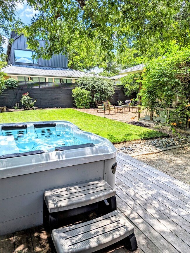 Building Photo - Remodeled Home Next To Zilker Park - 3 BR / 2 BA