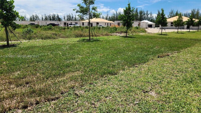 Building Photo - 2965 SE 23rd Ave