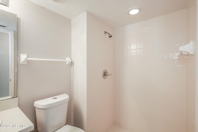 Building Photo - 683 Southland Ln