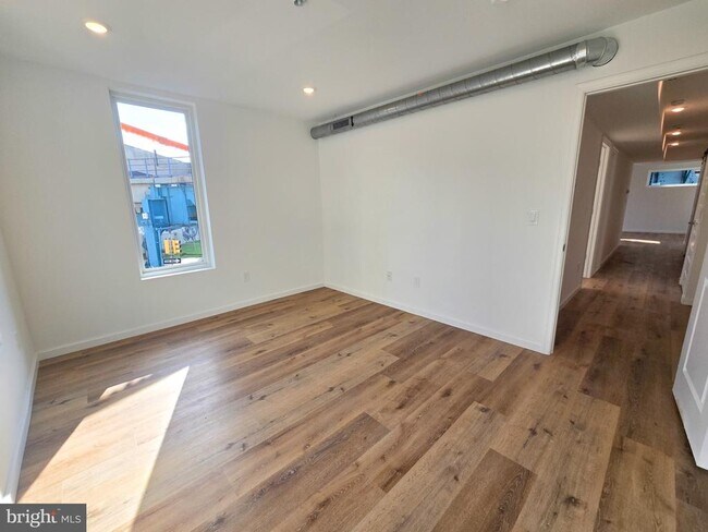 Building Photo - 2401 Kensington Ave