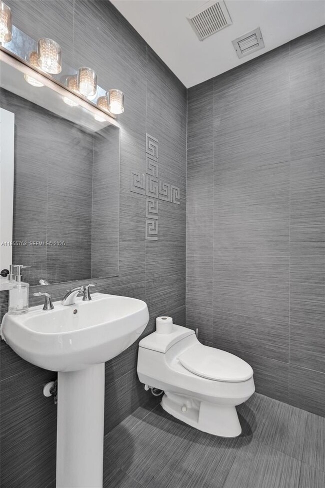 Building Photo - 1251 Hayes St