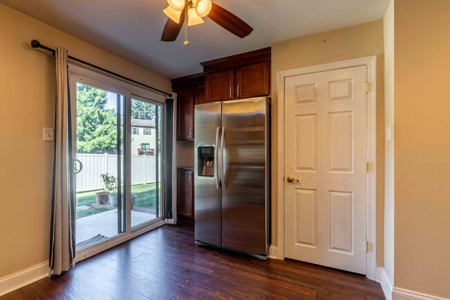 Building Photo - Updated 2 Bedroom 1.5 Bath in Goshen Valley!