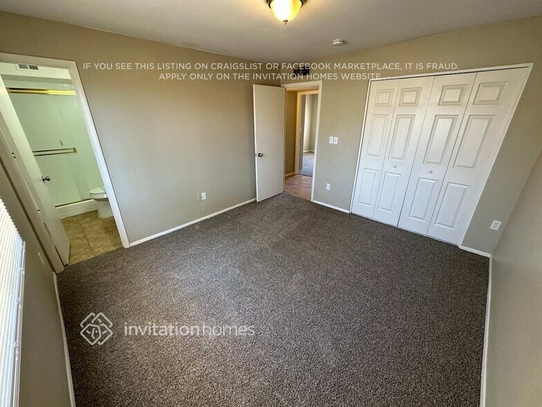 Building Photo - 5620 S La Rosa Dr