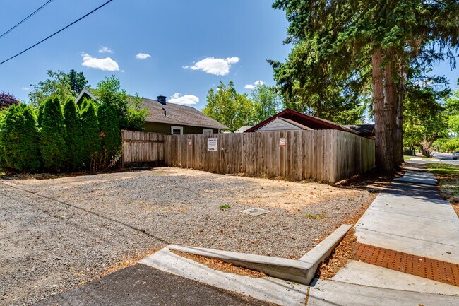Building Photo - 1120 E 24th Ave