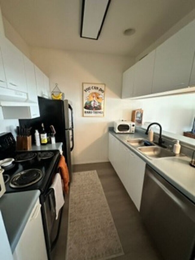 Building Photo - Gorgeous 1 bedroom in the heart of Queen Anne!