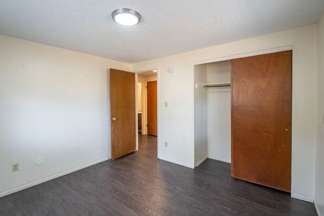 Building Photo - Spacious 2 Bedroom 1 Bath Near CSU and Old...