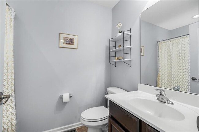 Building Photo - 242 Broadstone Dr