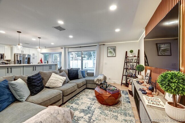 Building Photo - 9581 NW 9th Ct