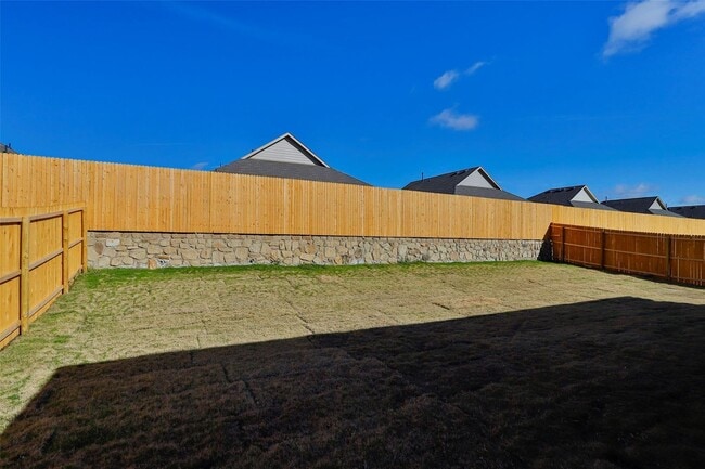 Building Photo - Cute Newer 4-2-2 N Ft. Worth