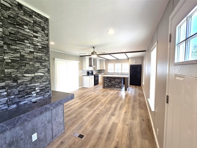 Building Photo - 215 Buffalo Way Dr