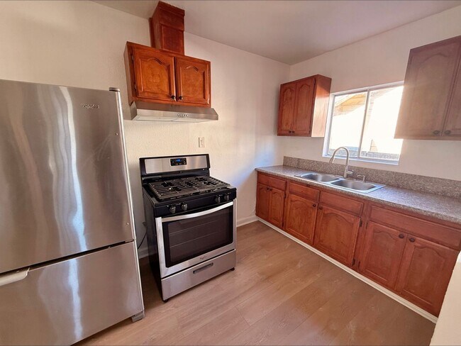 Building Photo - 3659 6th Ave