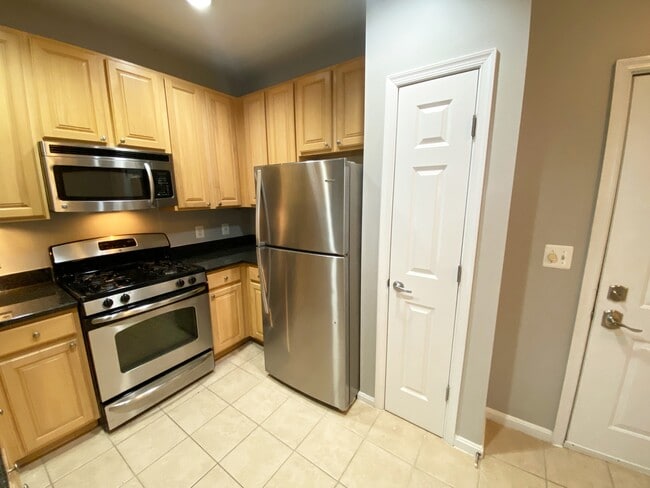 Building Photo - 2465 Army Navy Dr