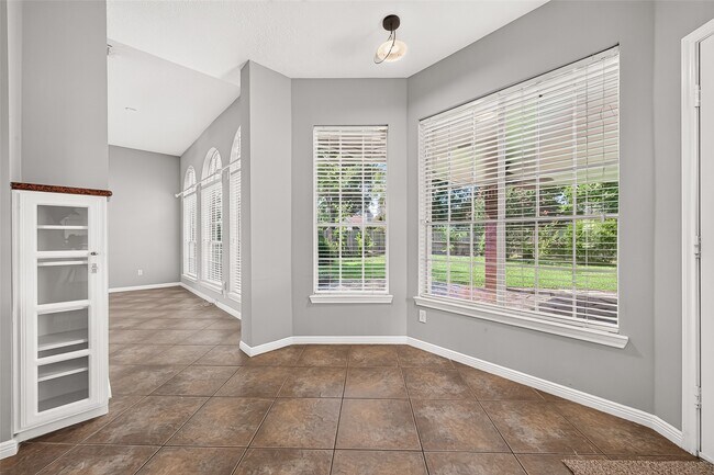 Building Photo - 2106 Avenida La Quinta St