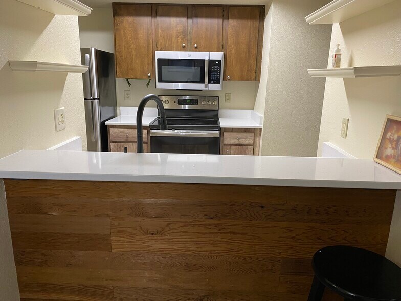 Building Photo - 14555 NE 32nd St