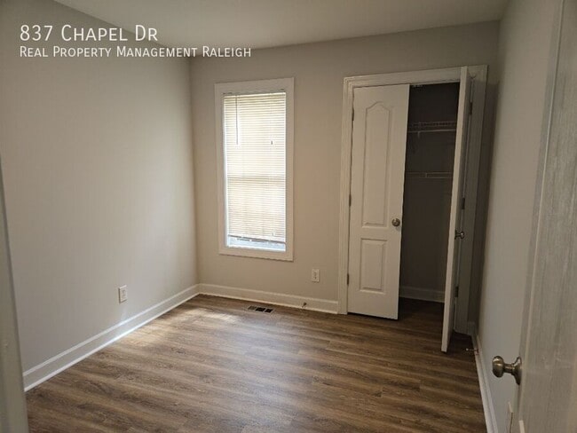 Building Photo - 837 Chapel Dr