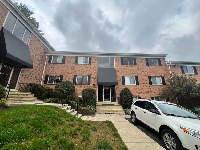 Building Photo - Charming 2 BR/1 BA Condo in Silver Spring!