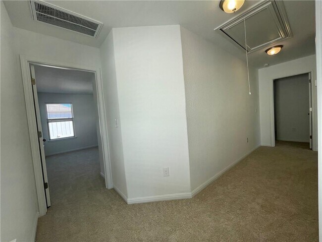 Building Photo - 173 Mayney Ln.
