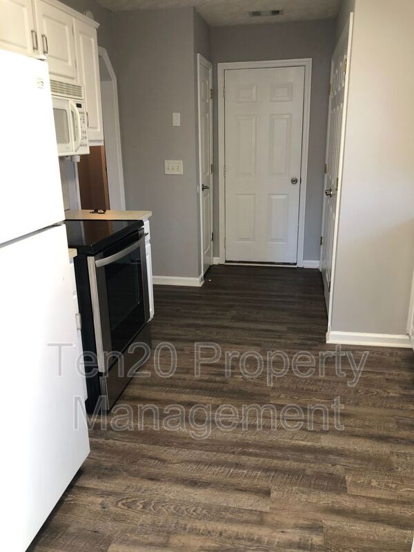 Building Photo - 6028 N Pointe Dr