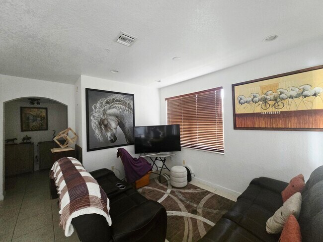 Building Photo - 1113 Shoma Dr