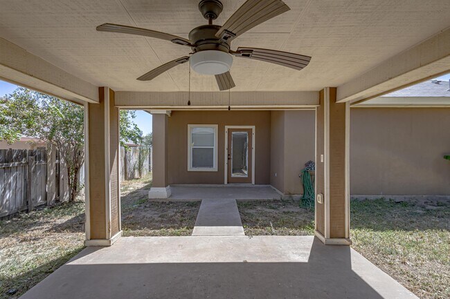 Building Photo - 618 Crackle Grove Dr