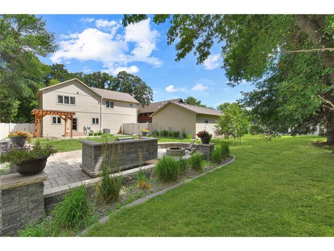 Building Photo - 154 Beaton Dr W