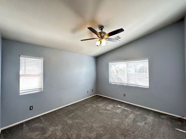 Building Photo - Santa Barbara At Summerlin