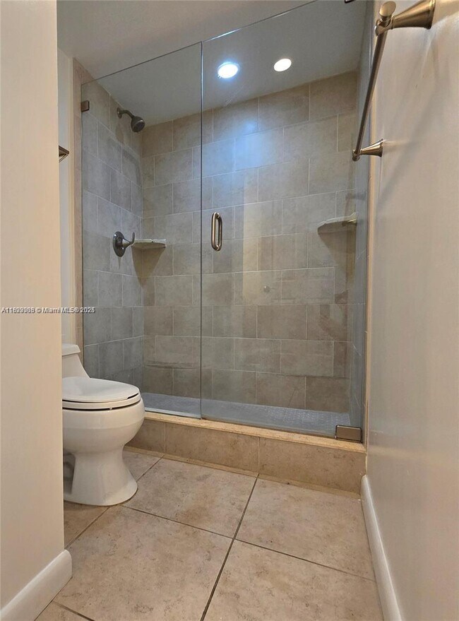 Building Photo - 18071 Biscayne Blvd