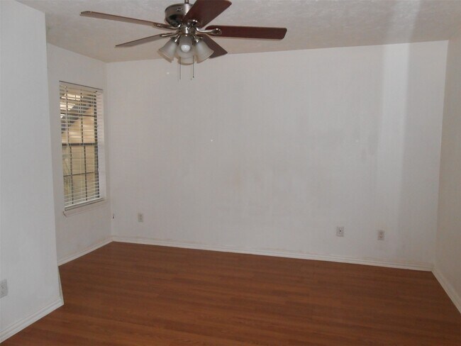 Building Photo - 2750 Holly Hall St