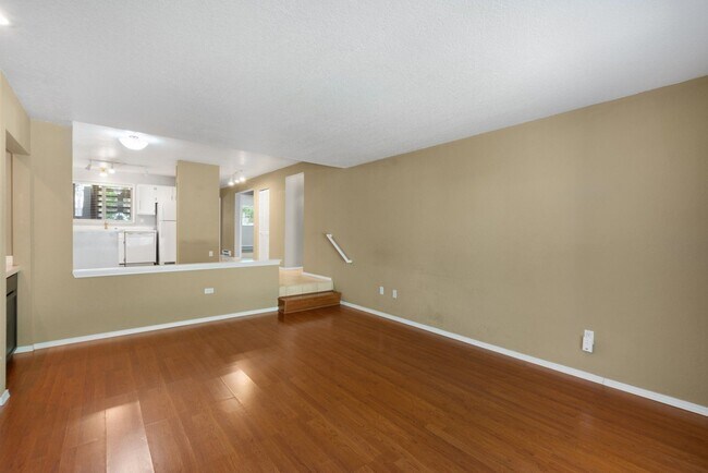 Building Photo - 2bd/1.75ba Bellevue Condo