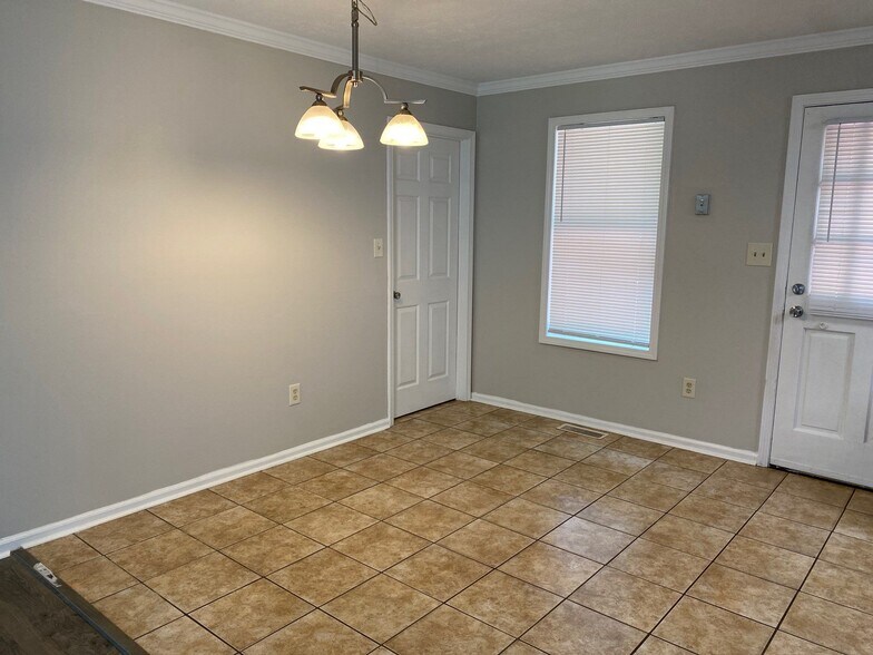 Building Photo - 61 Randi Dr