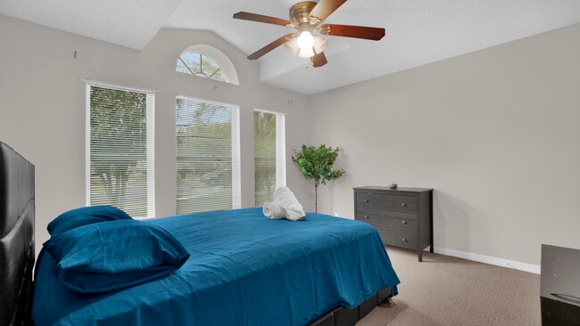 Building Photo - 631 Doe Cove Pl