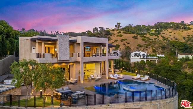 Building Photo - 2501 Zorada Dr