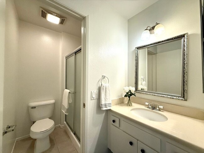 Building Photo - 1656 Orinda Ct