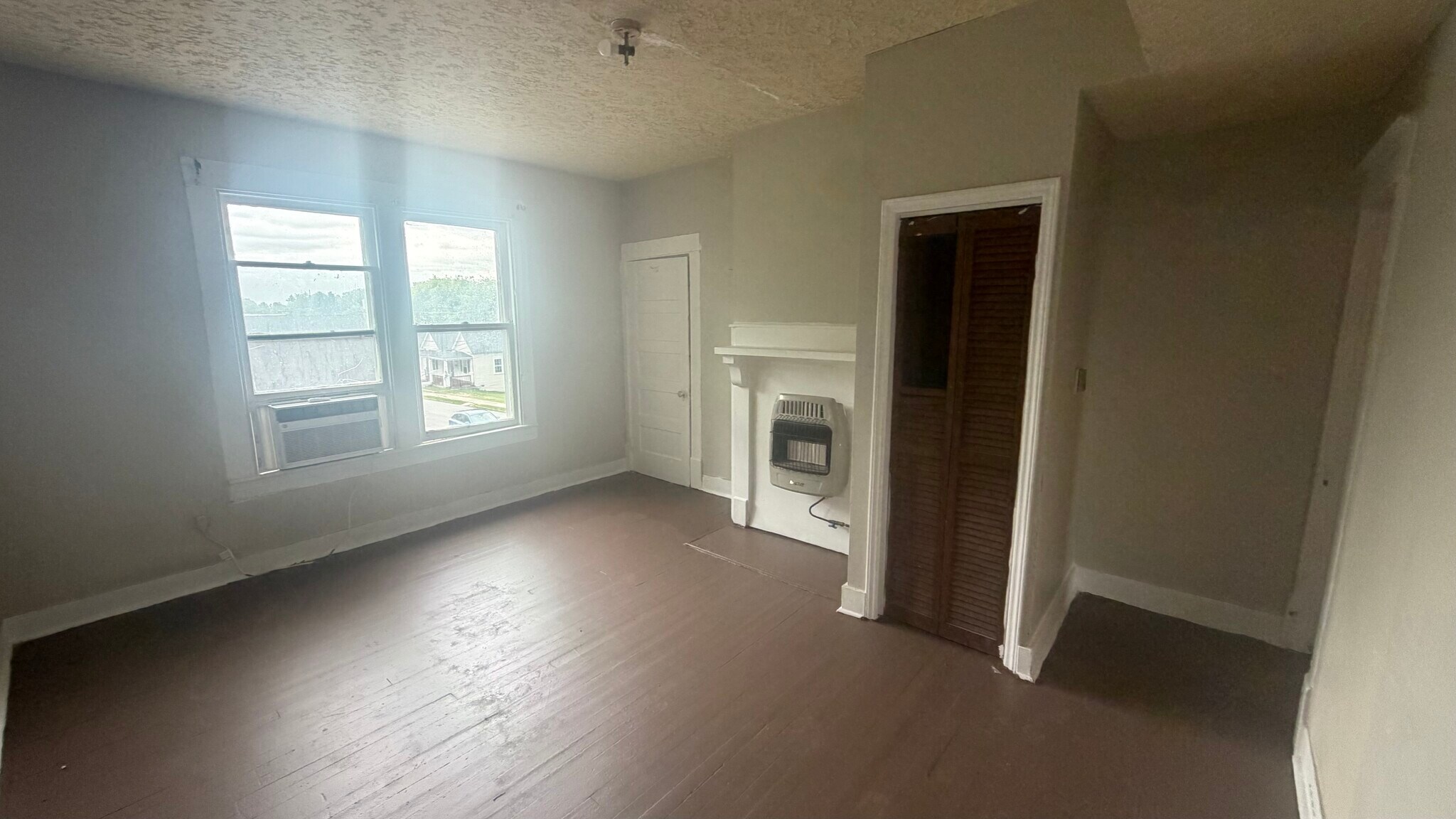 Living room - 760 Stokes St