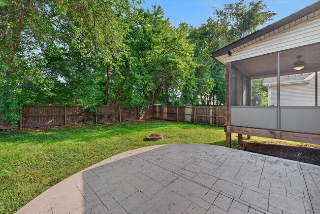 Building Photo - 566 Falkland Cir