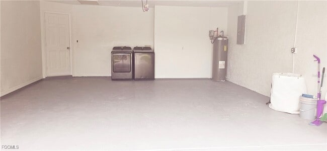 Building Photo - 930 SW 34th St