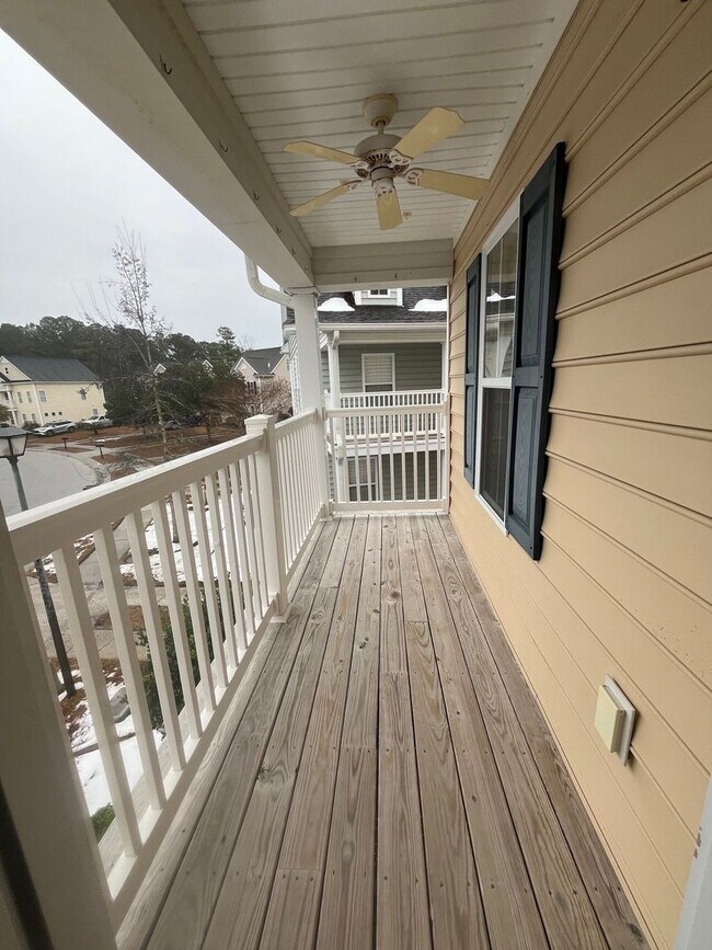 Building Photo - Beautiful 4-Bedroom 3 Bath Home with Neighborhood Pool!