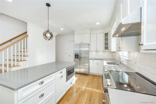 Building Photo - 233 Lincoln Ave