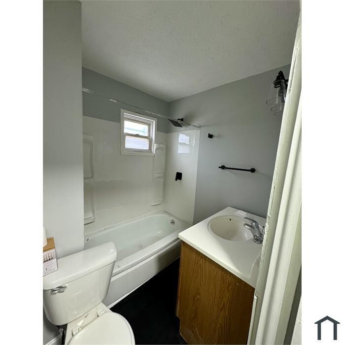 Building Photo - 3860 E 72nd St