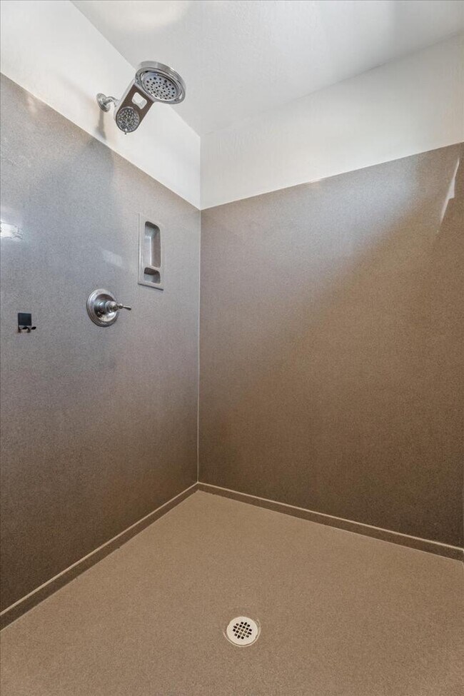 Building Photo - 1423 S Newberry Ln