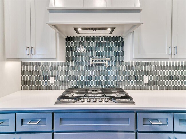 Building Photo - 13400 Sandoval Blvd