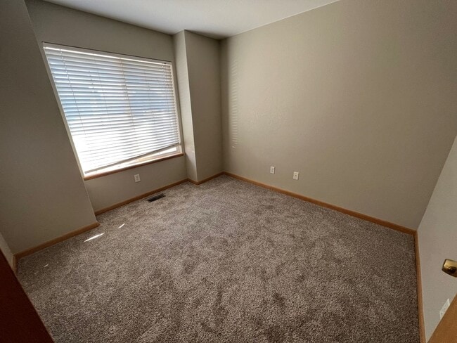 Building Photo - Home in Wellington Pointe!