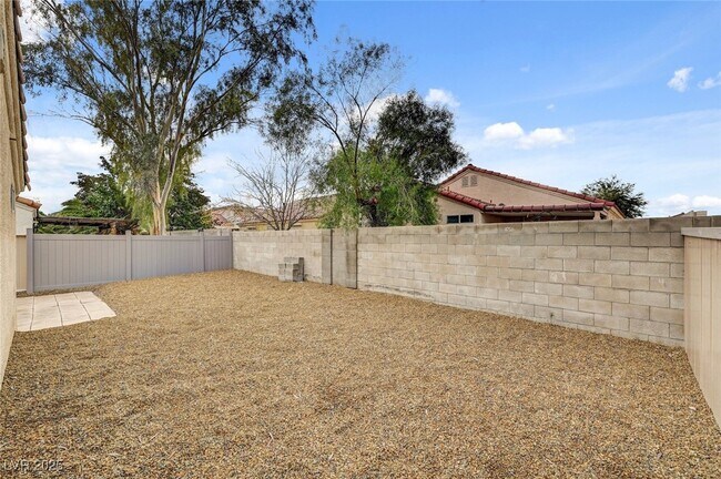 Building Photo - 9573 Paradise Rd