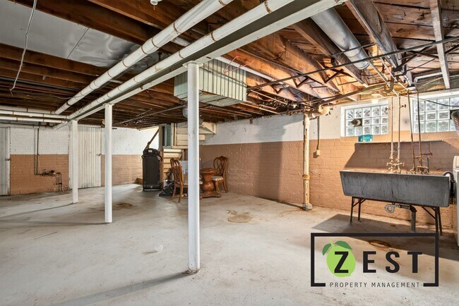 Building Photo - 5569 Bedford St